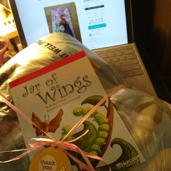 Welcome to my closet - Picture 7 of 8